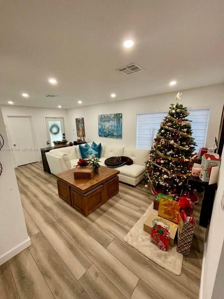 1149 Nw 126th Pl #0 - Photo 3 of 47