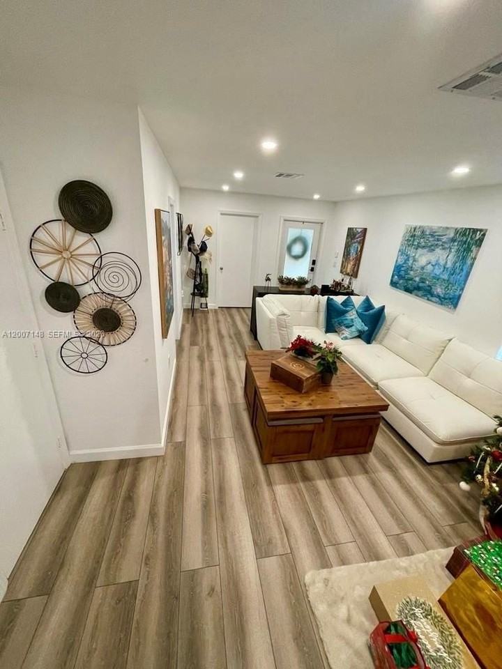 1149 Nw 126th Pl #0 - Photo 4 of 47