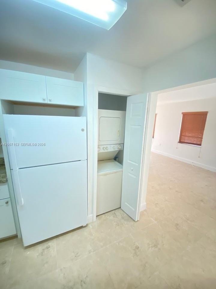 881 W 37th St #881 - Photo 6 of 18