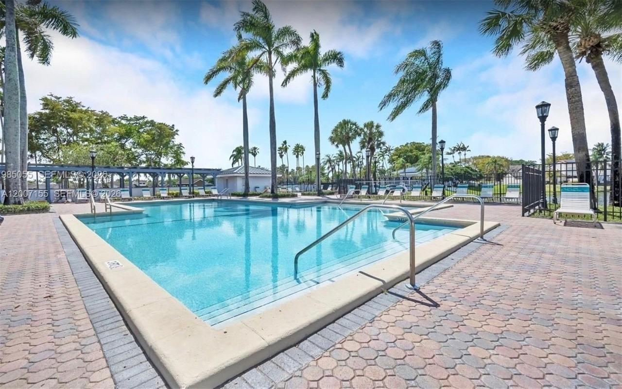 17317 Nw 63rd Ave - Photo 3 of 23