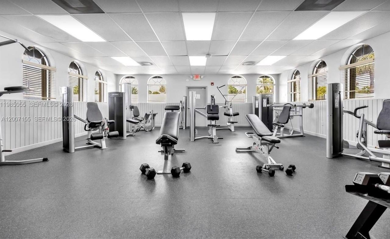 17317 Nw 63rd Ave - Photo 5 of 23