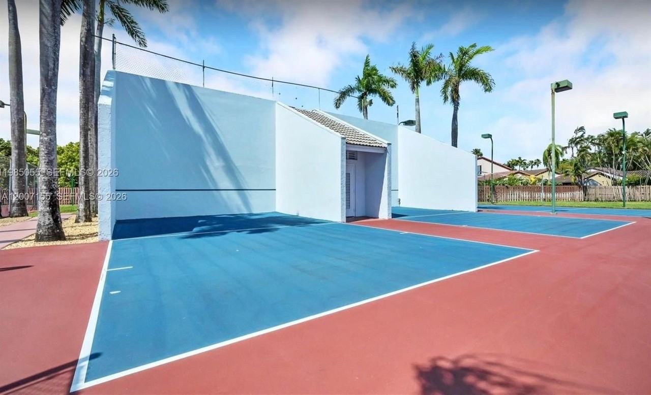 17317 Nw 63rd Ave - Photo 6 of 23