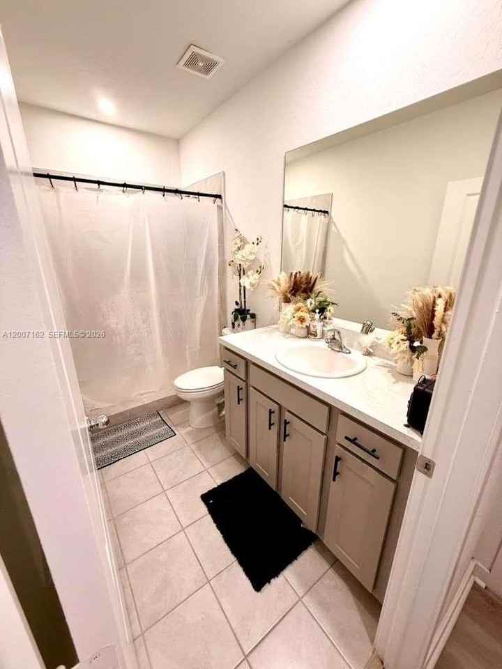 470 Ne 12th St - Photo 3 of 22