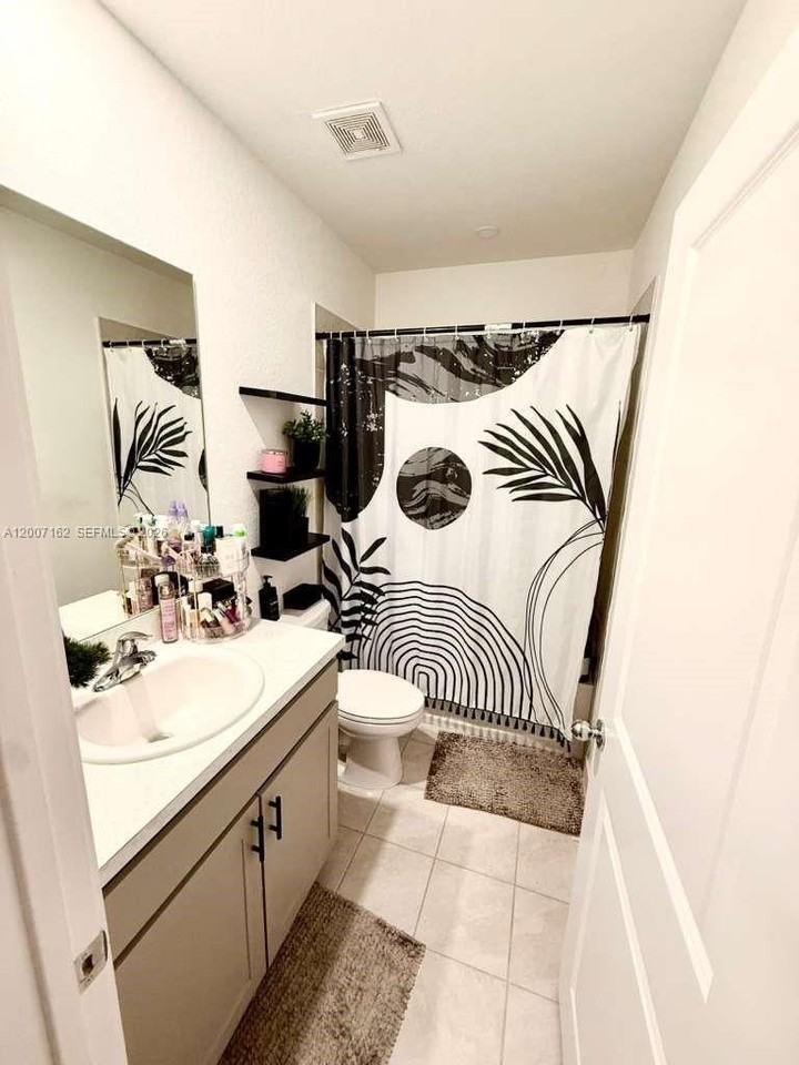 470 Ne 12th St - Photo 5 of 22