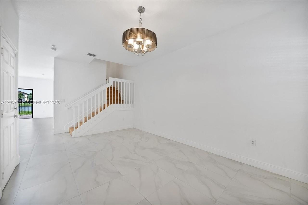 3728 Ne 3rd Ct - Photo 4 of 30