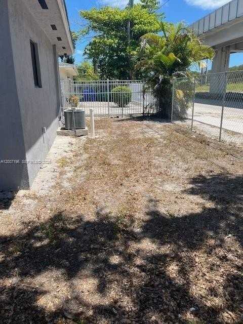 4009 Nw 16th Ave #NA - Photo 2 of 7