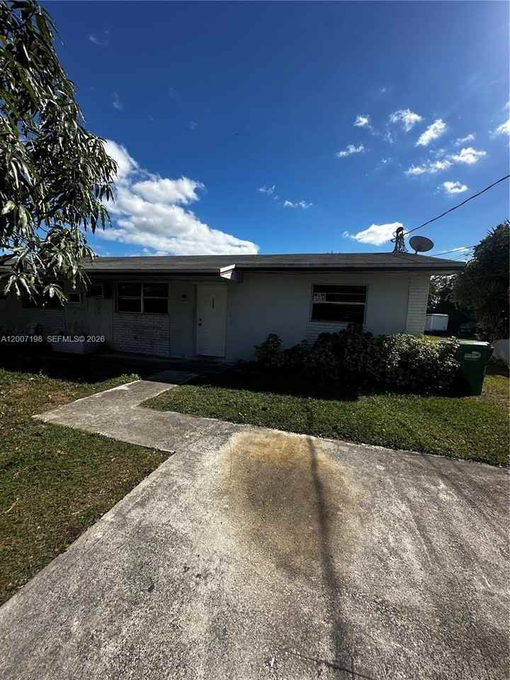 10452 Sw 177th St #10452 - Photo 2 of 23