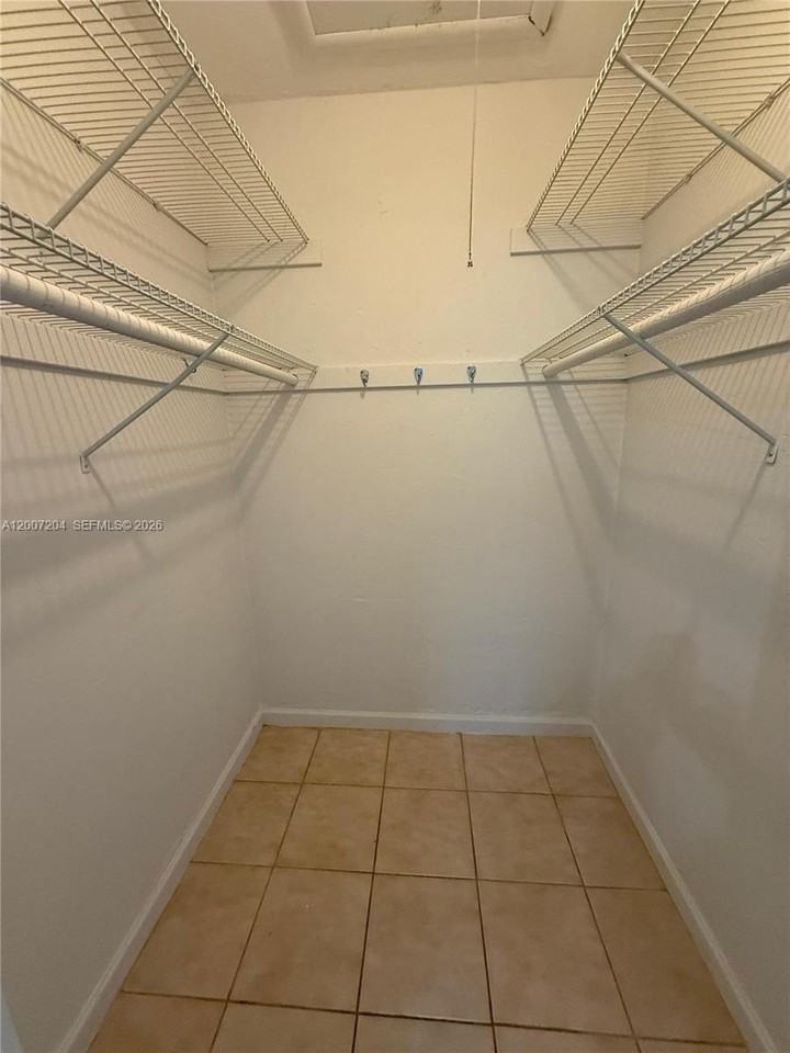 2483 Sw 11th St #2483 - Photo 4 of 12