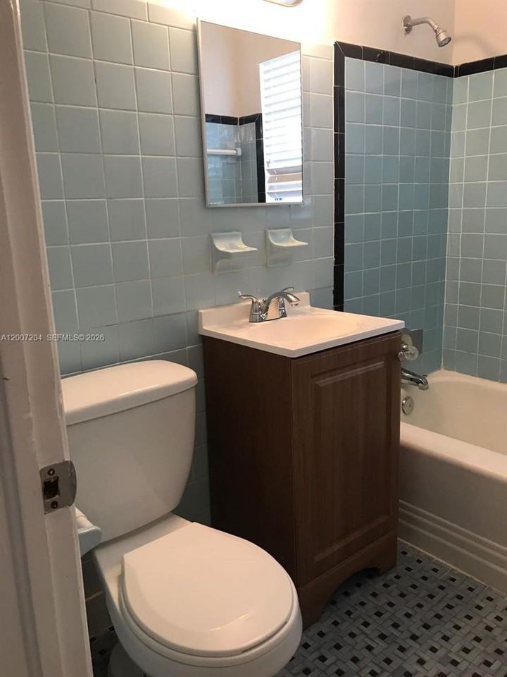 2483 Sw 11th St #2483 - Photo 5 of 12