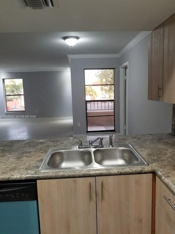 10847 Nw 7th St #16-22 - Photo 4 of 9