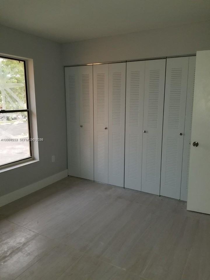 10847 Nw 7th St #16-22 - Photo 6 of 9