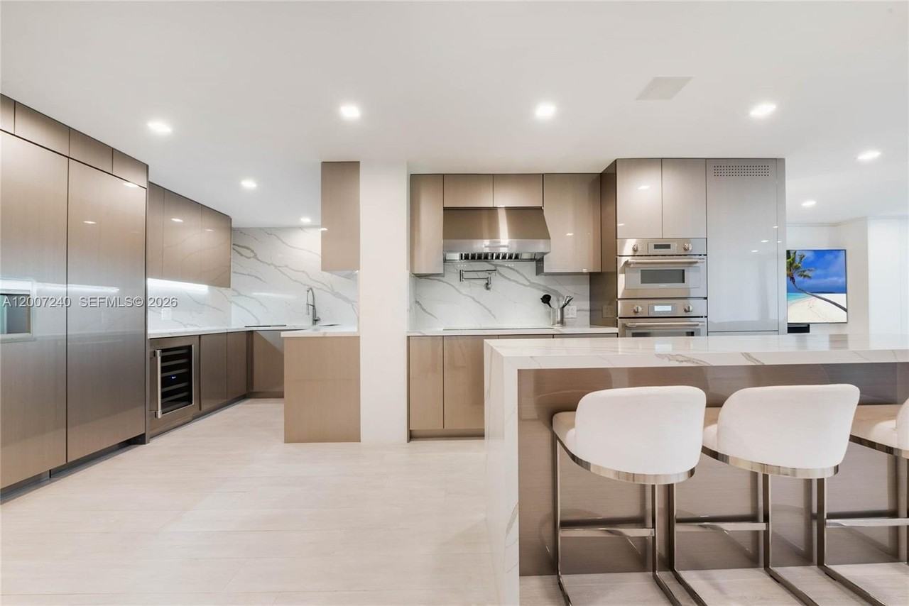 2901 S Bayshore Dr #5E - Photo 2 of 18