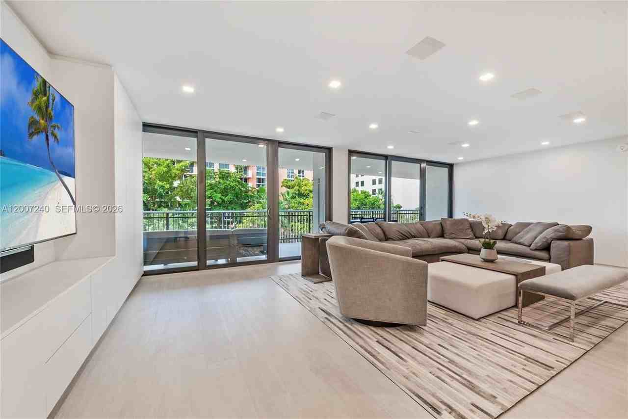 2901 S Bayshore Dr #5E - Photo 7 of 18
