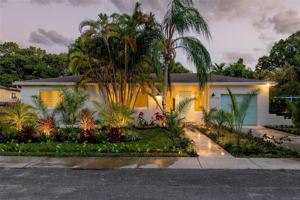 featured image of 1250 Ne 133rd St