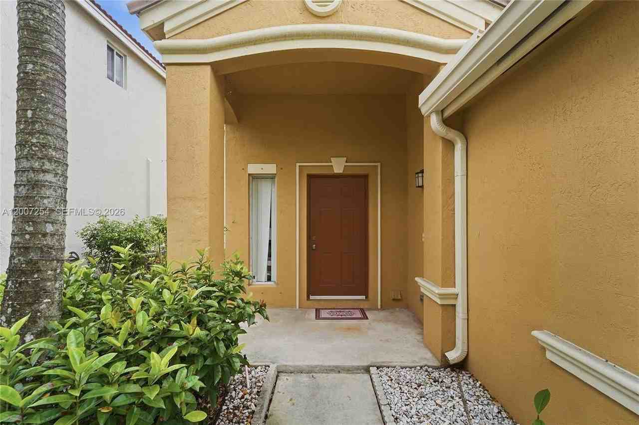 1004 Golden Cane Dr - Photo 4 of 29
