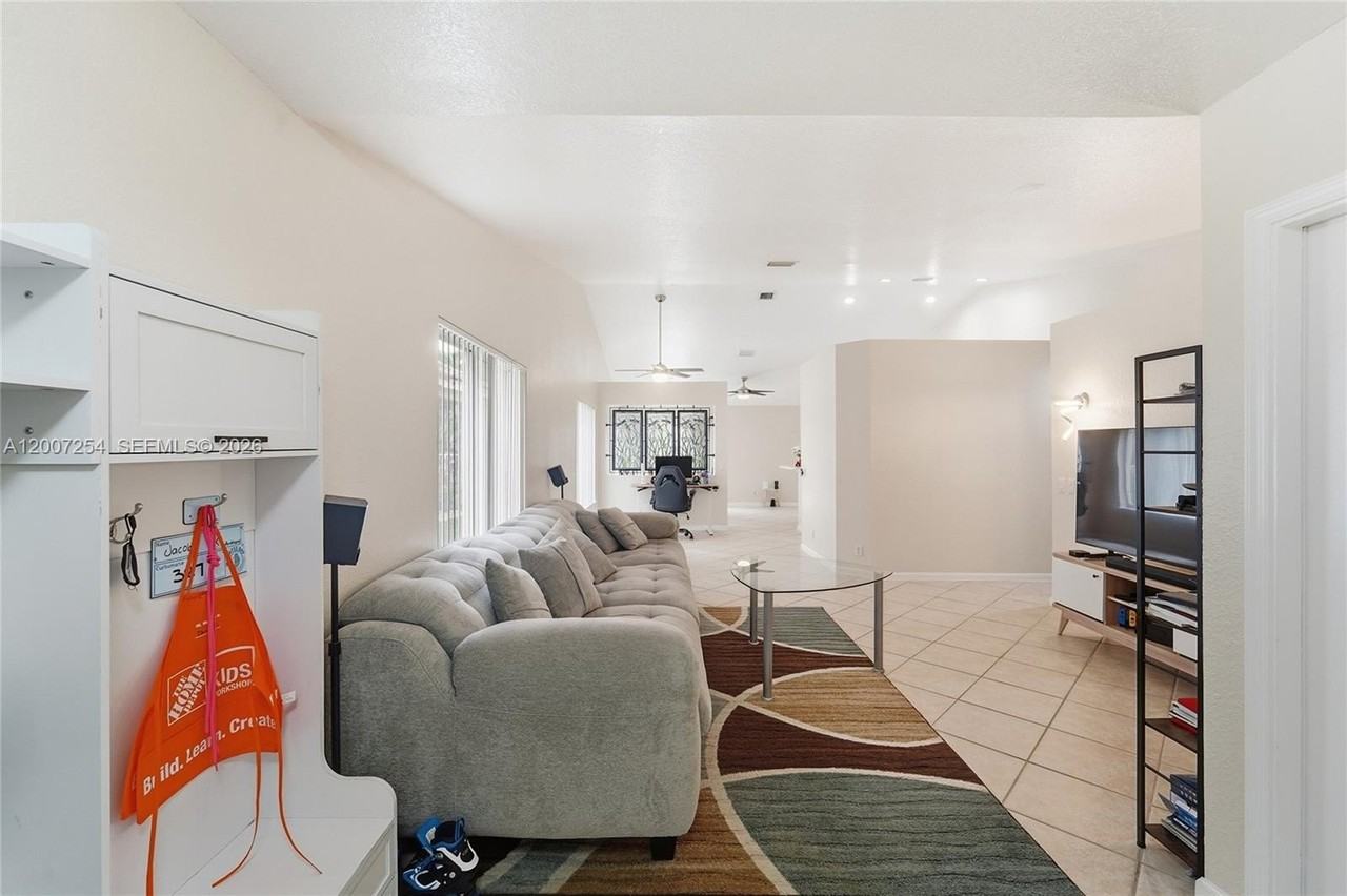 1004 Golden Cane Dr - Photo 5 of 29