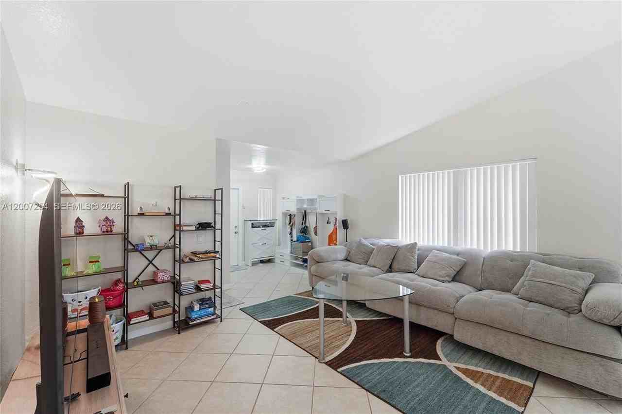 1004 Golden Cane Dr - Photo 6 of 29