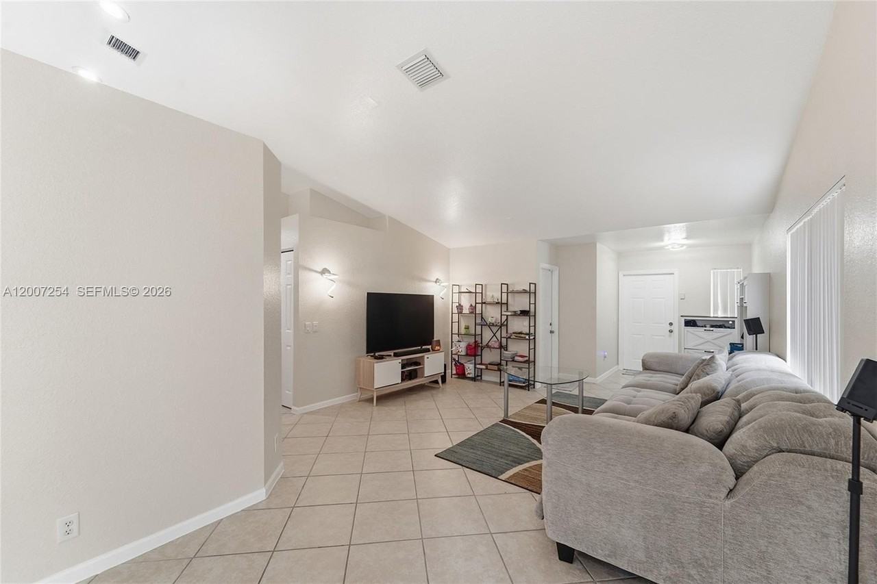 1004 Golden Cane Dr - Photo 7 of 29