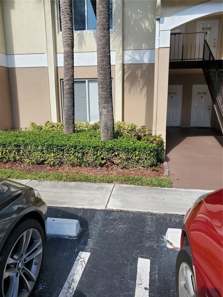 815 W Boynton Beach Blvd #14-102 - Photo 2 of 24