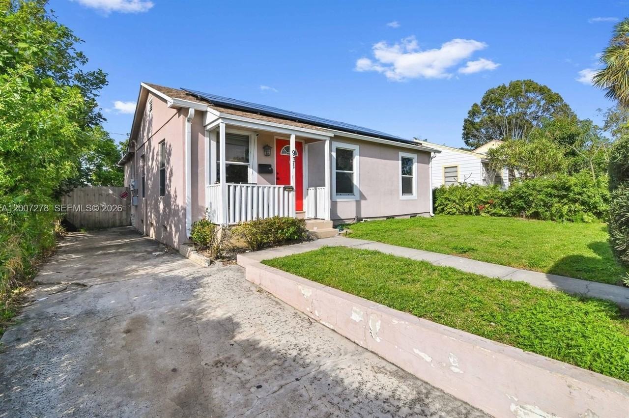 931 35th St - Photo 2 of 3