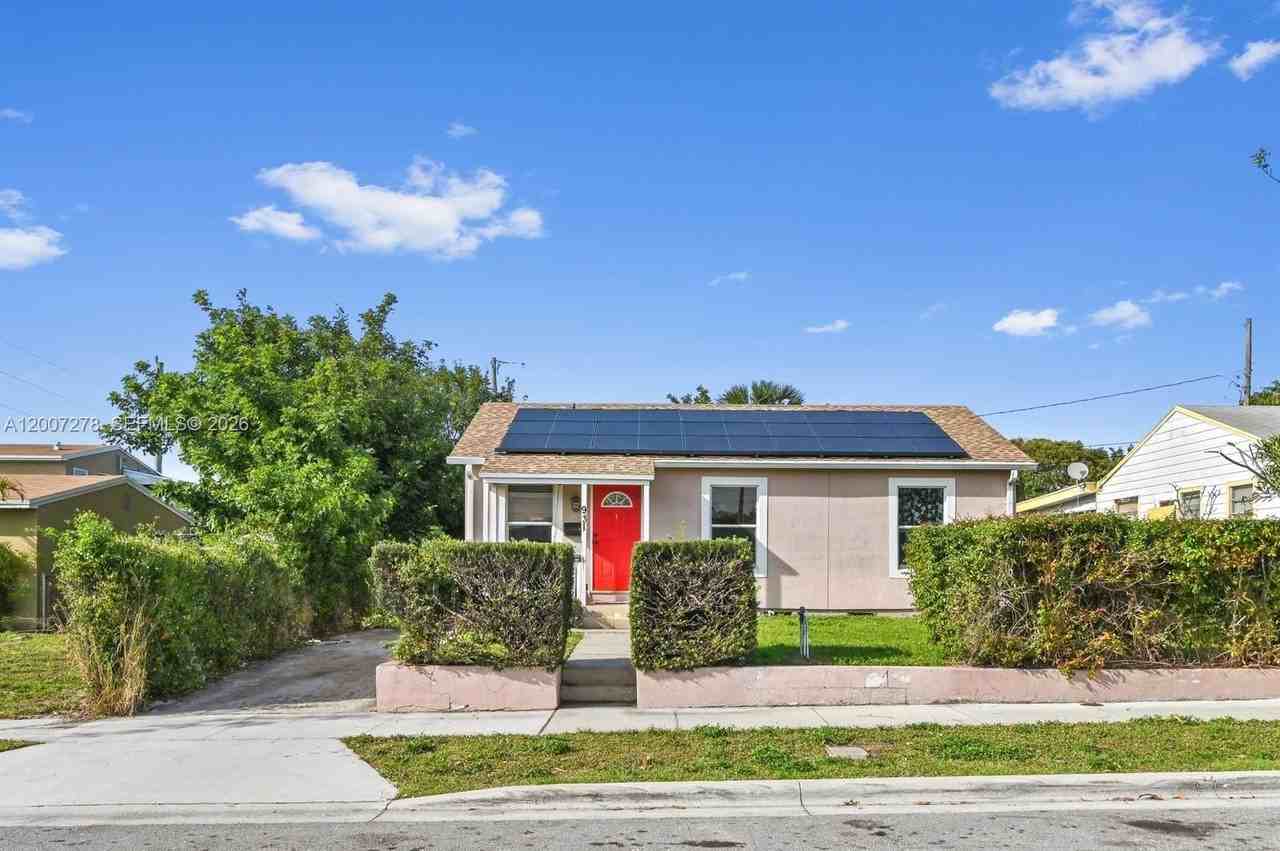 931 35th St - Photo 3 of 3