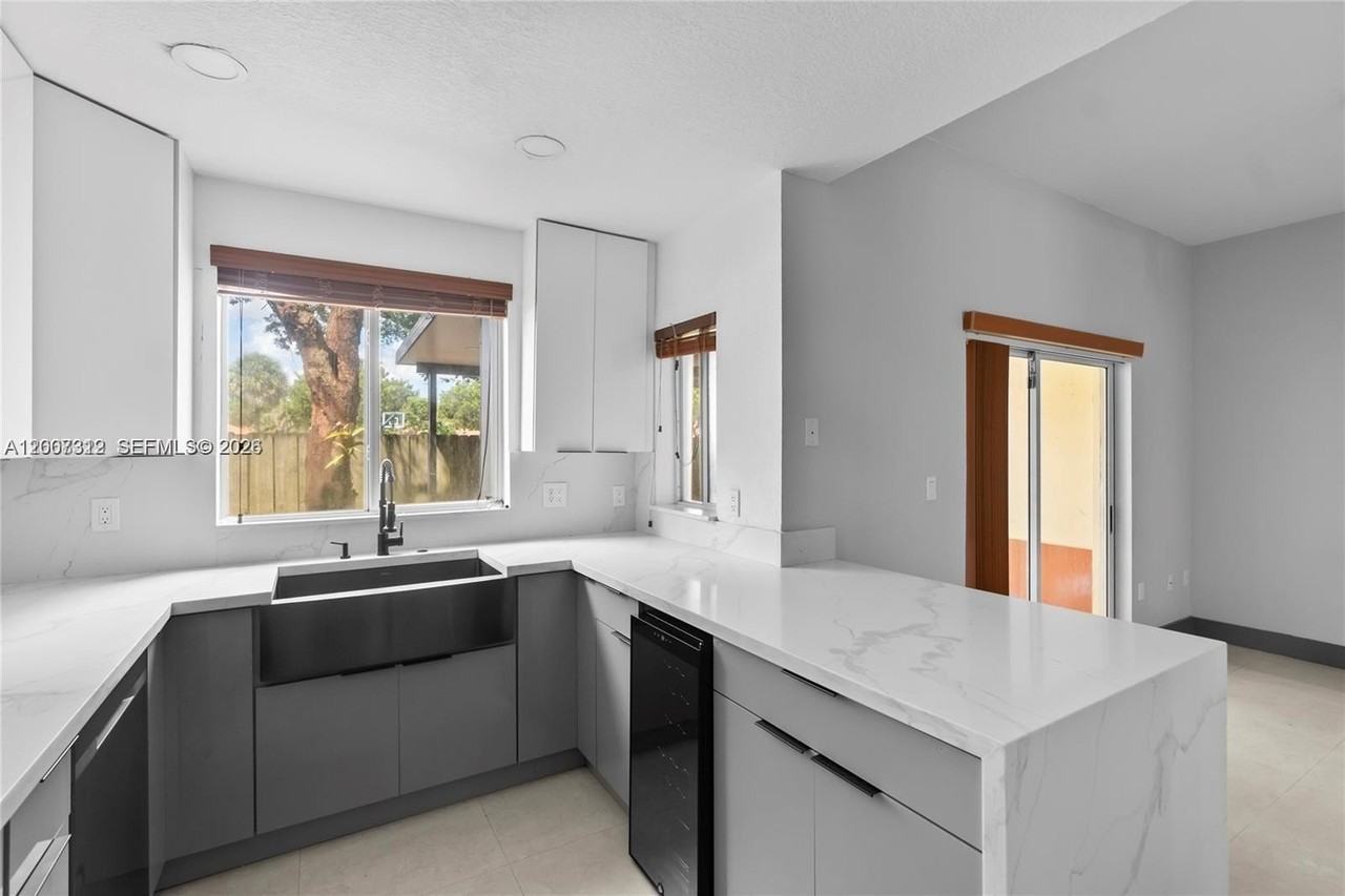 18172 Sw 108th Path - Photo 3 of 34