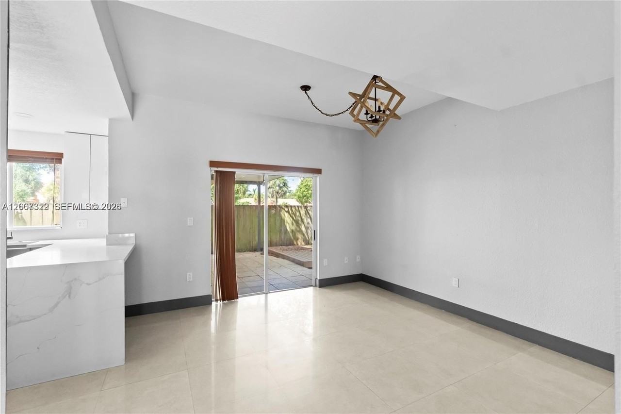 18172 Sw 108th Path - Photo 7 of 34