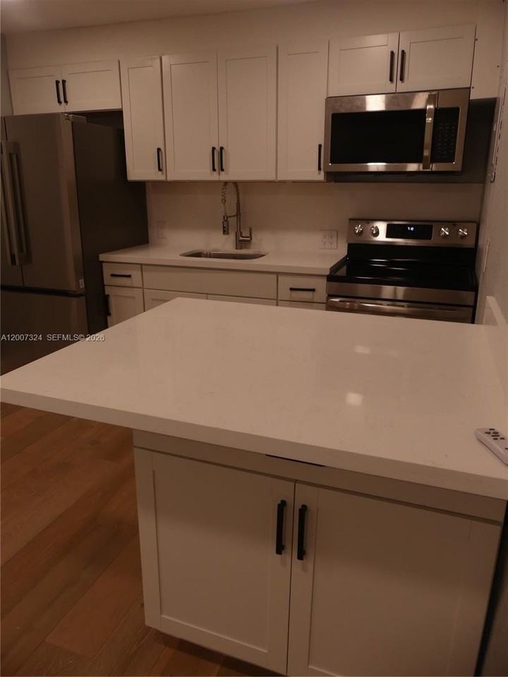 161 Nw 40th St #4 - Photo 2 of 11