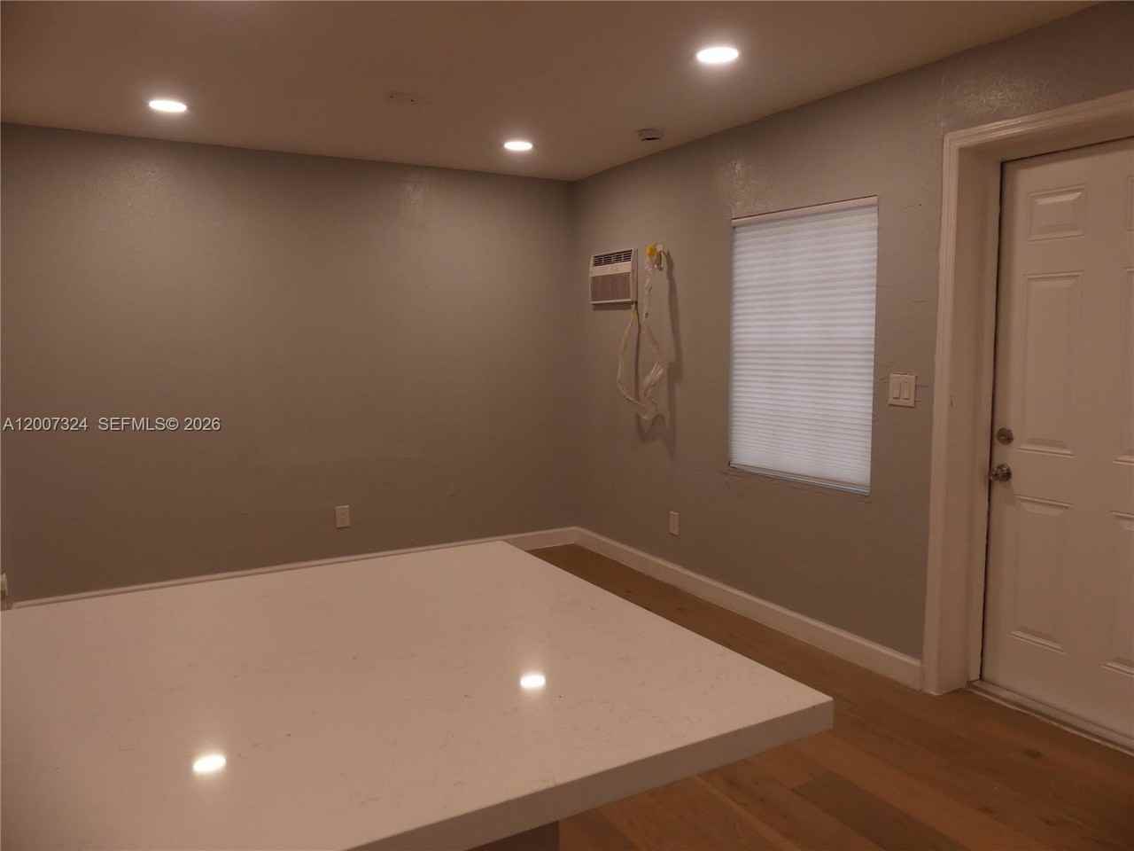 161 Nw 40th St #4 - Photo 3 of 11