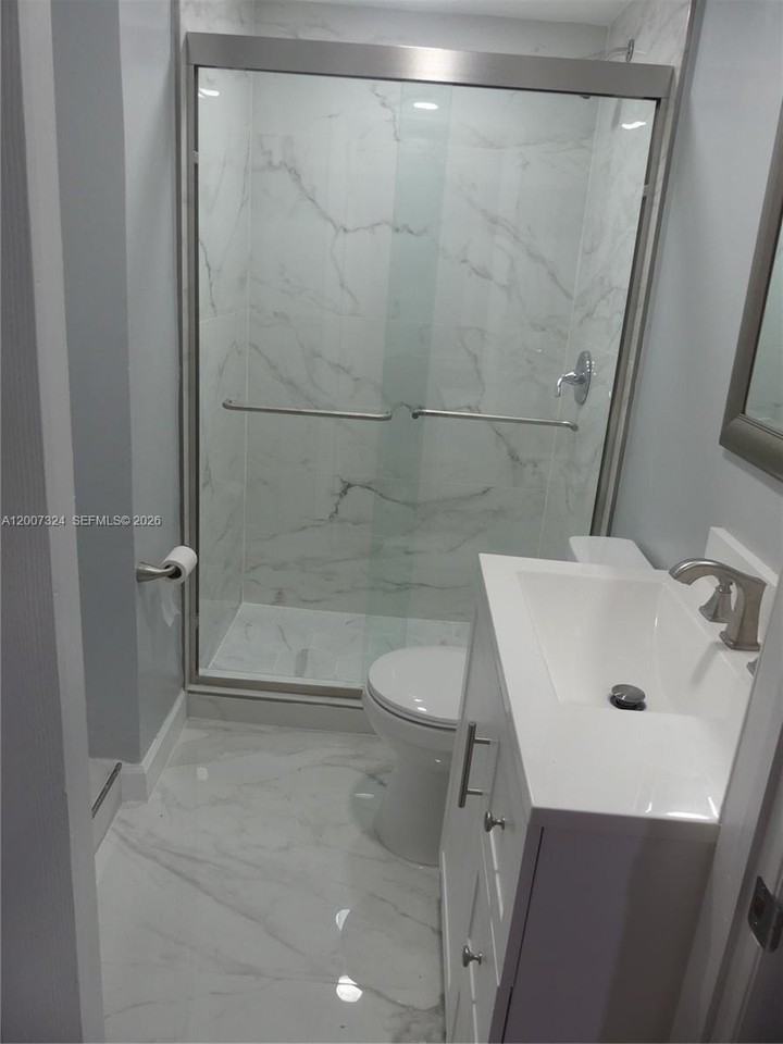 161 Nw 40th St #4 - Photo 4 of 11