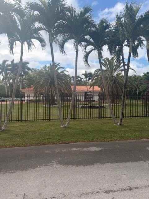 7090 Sw 62nd St #0 - Photo 4 of 26