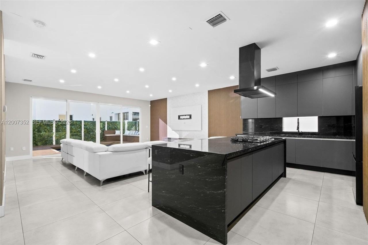 7534 Nw 98th Ave #7534 - Photo 7 of 49