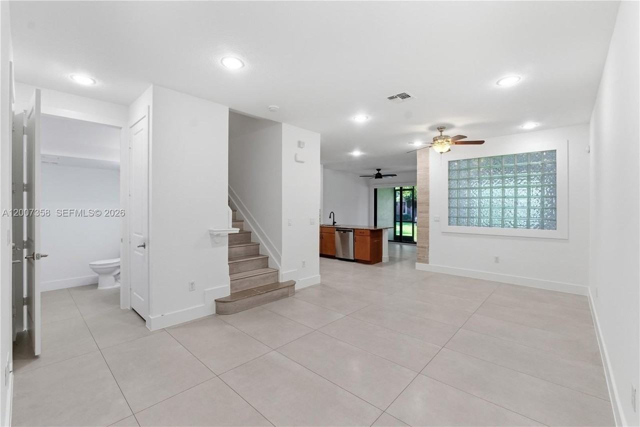 13012 Riverwalk Cir N - Photo 2 of 26