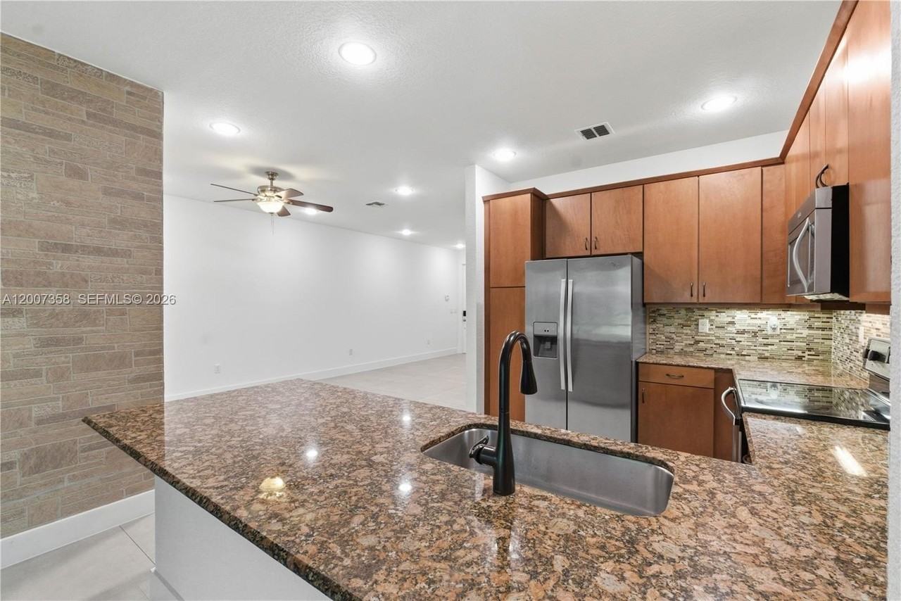 13012 Riverwalk Cir N - Photo 5 of 26