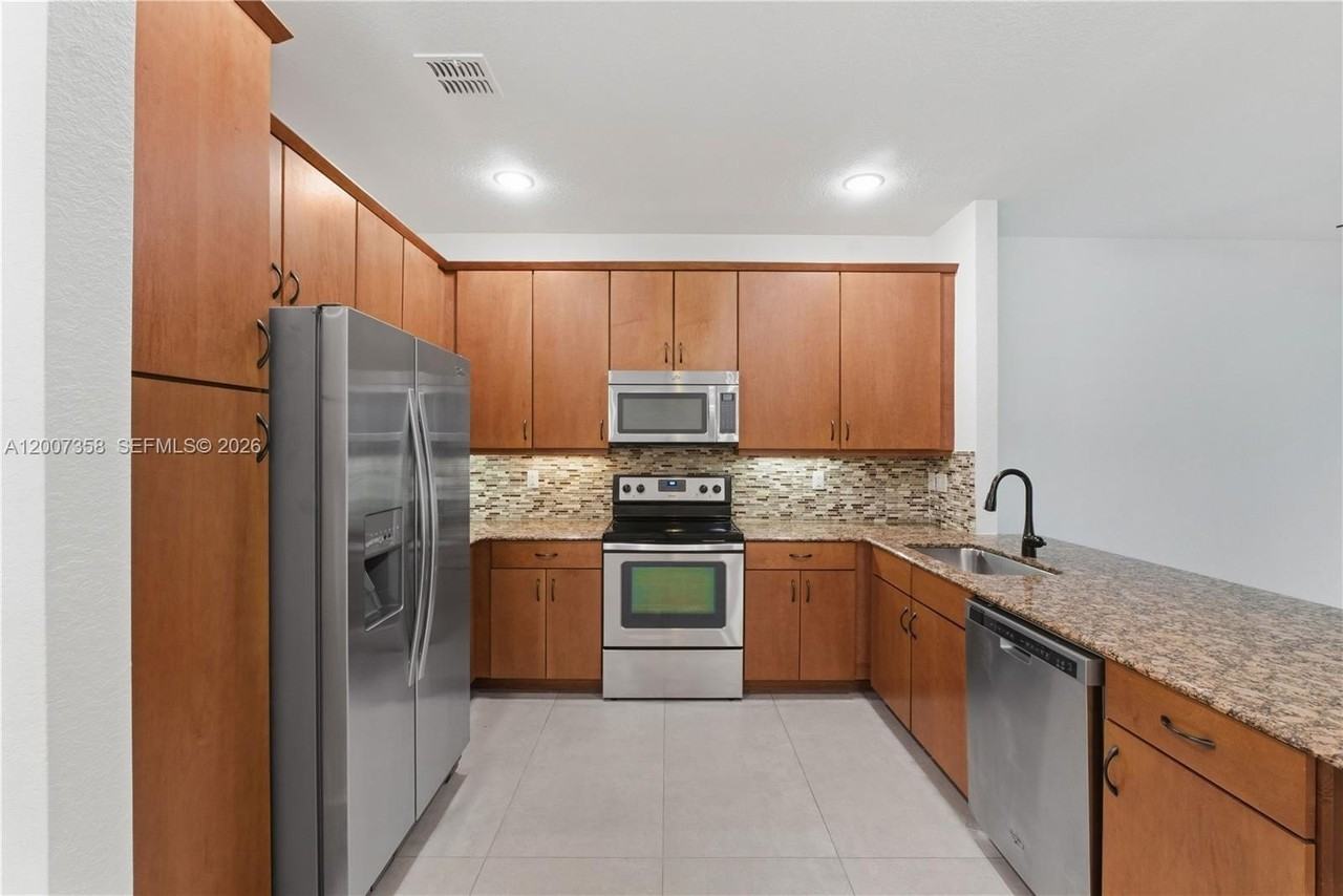 13012 Riverwalk Cir N - Photo 6 of 26