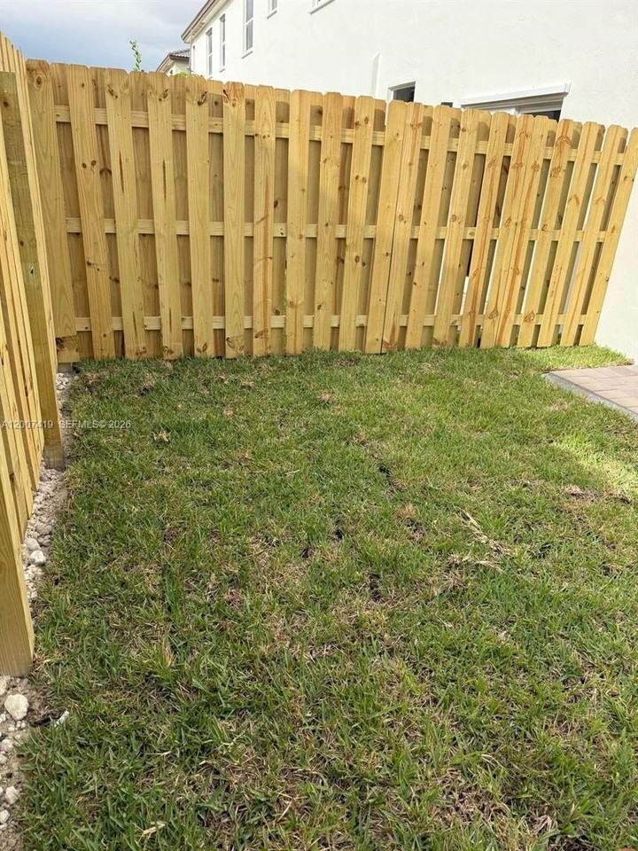 2573 Se 25th Ter #0 - Photo 5 of 27