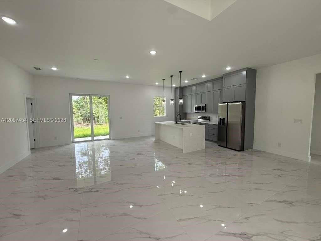 723 Epps Brown St E #723 - Photo 7 of 28
