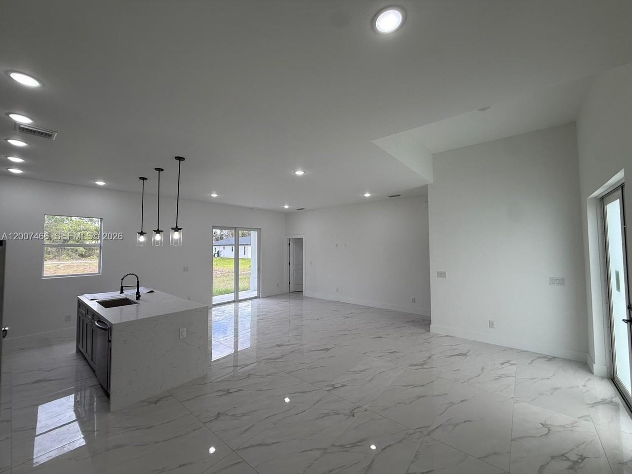 1089 Eisenhower Blvd #1089 - Photo 4 of 21