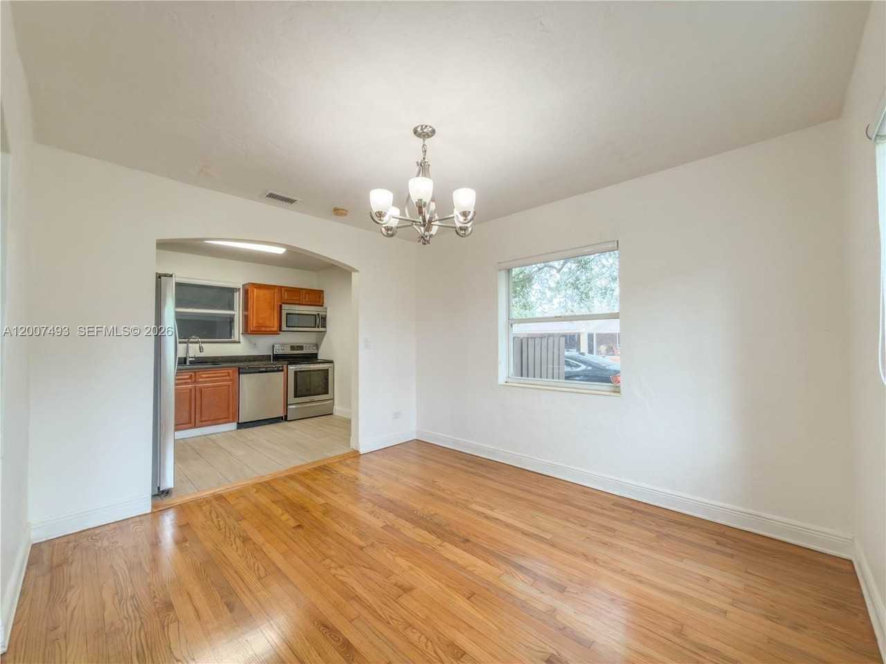 410 Pinecrest Dr - Photo 4 of 31