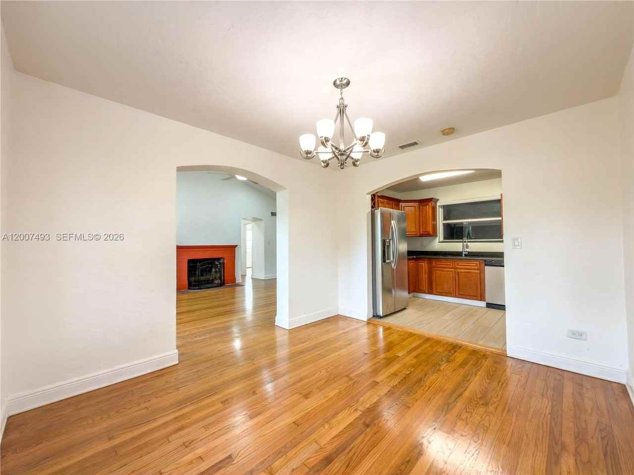 410 Pinecrest Dr - Photo 6 of 31