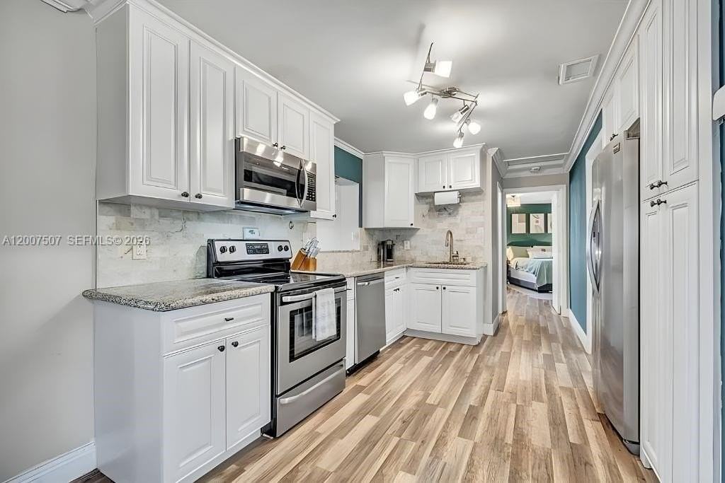 6941 Boston Dr - Photo 7 of 31