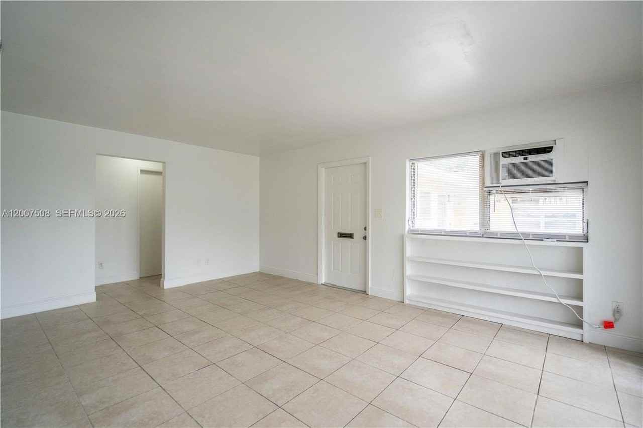 1812 Ne 20th Ave #1 - Photo 6 of 19