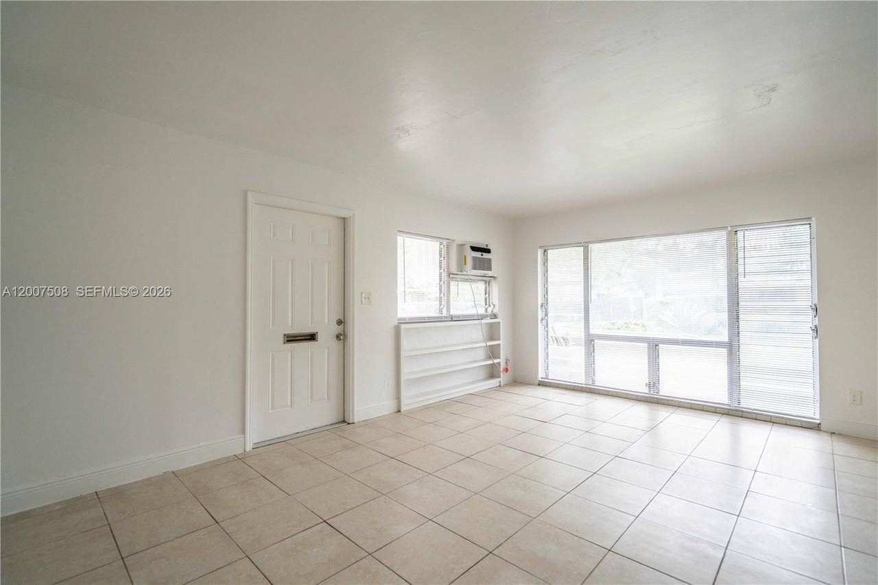 1812 Ne 20th Ave #1 - Photo 7 of 19