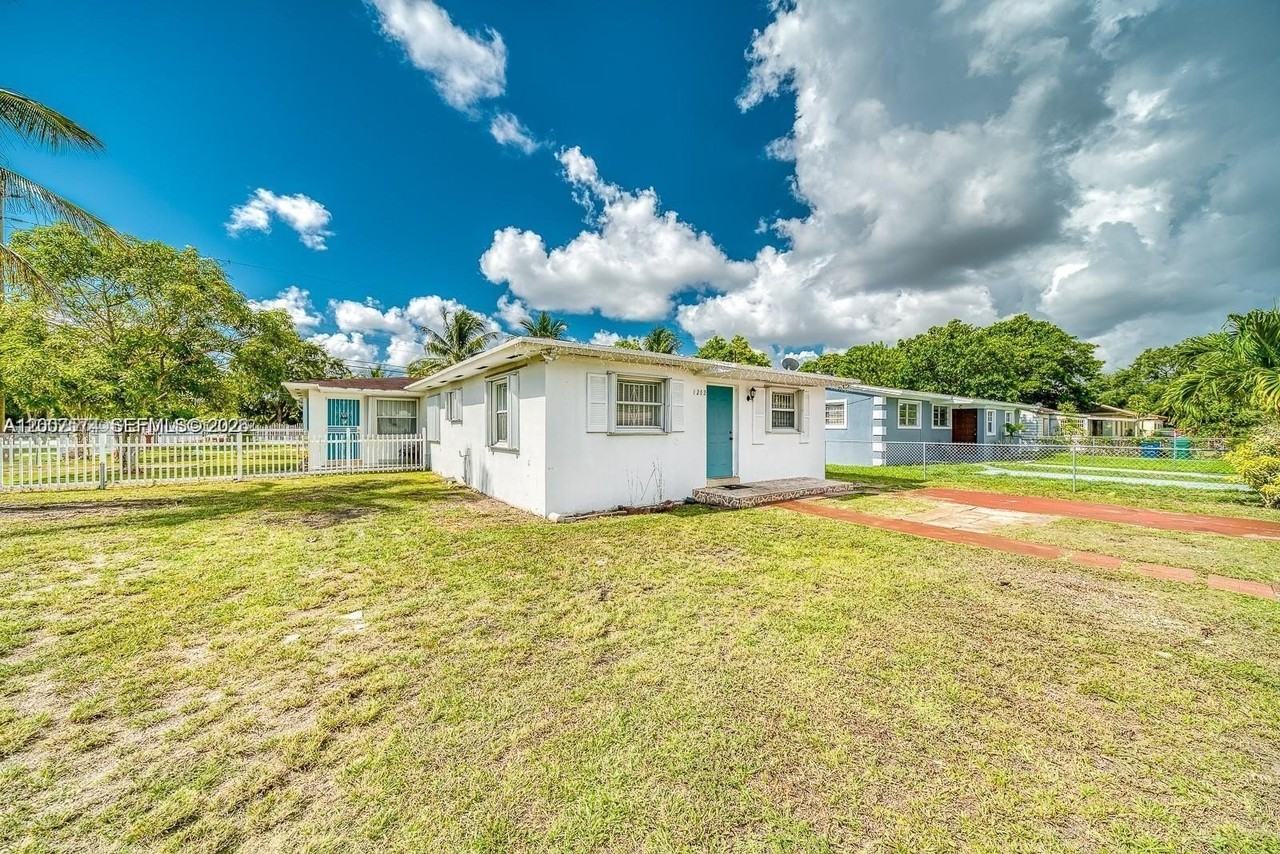 1200 Nw 102nd St #1202 - Photo 2 of 17