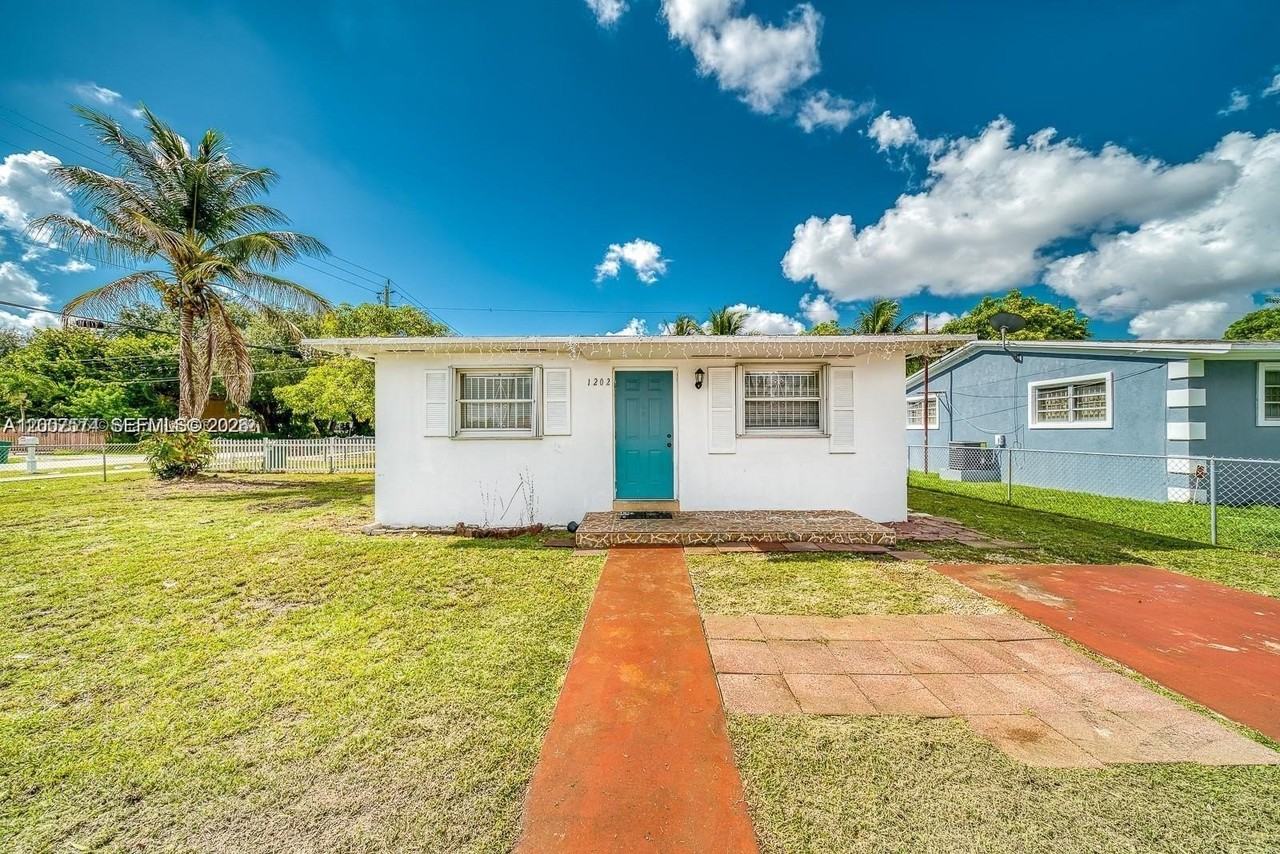 1200 Nw 102nd St #1202 - Photo 3 of 17