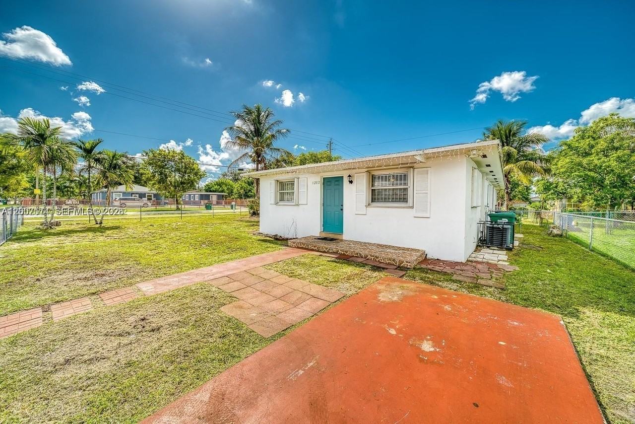 1200 Nw 102nd St #1202 - Photo 4 of 17