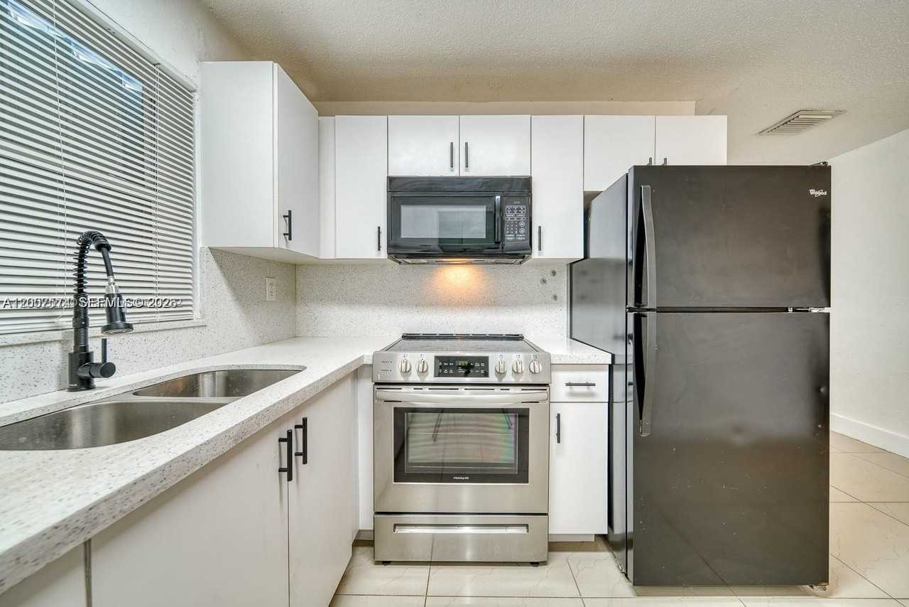 1200 Nw 102nd St #1202 - Photo 5 of 17