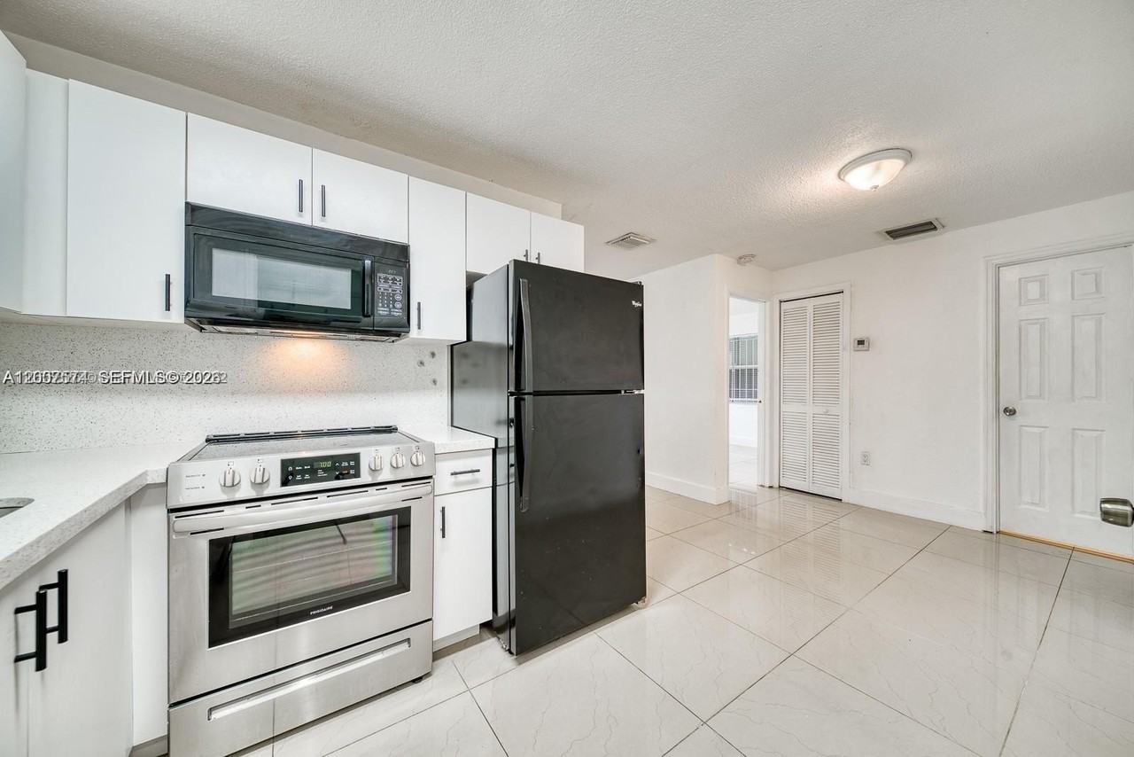 1200 Nw 102nd St #1202 - Photo 7 of 17