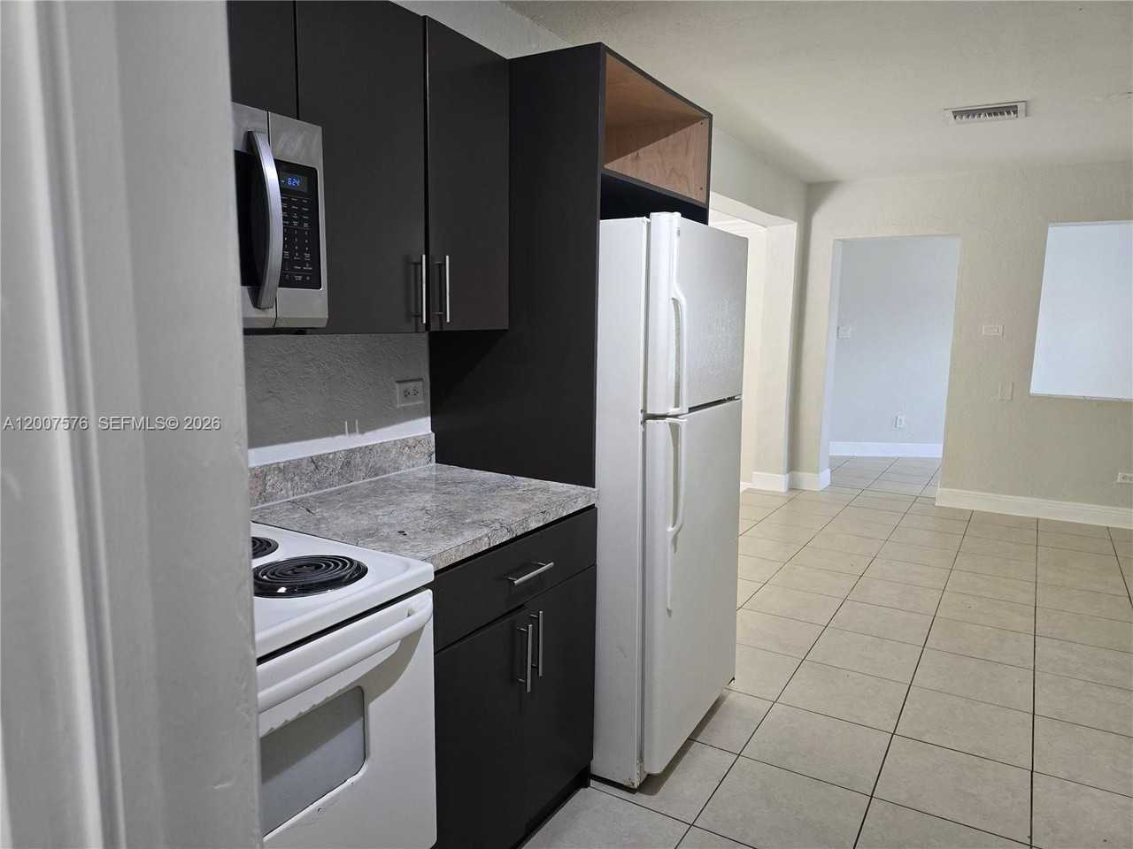 2348 Nw 15th St - Photo 7 of 25