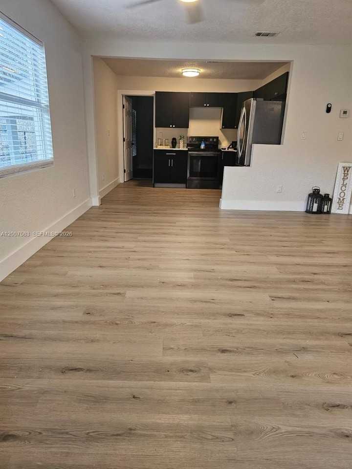 1865 Nw 45th St #1 - Photo 3 of 11